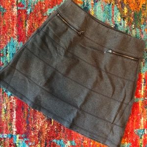 Athleta two zipper pocket skirt